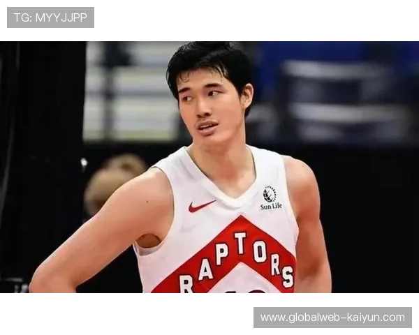 渡边雄太攻防一体表现 得到13分6篮板全面数据